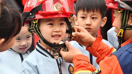 萌娃學(xué)消防 安全伴成長