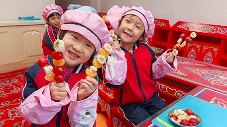 萌娃串甜果 巧迎冬日來