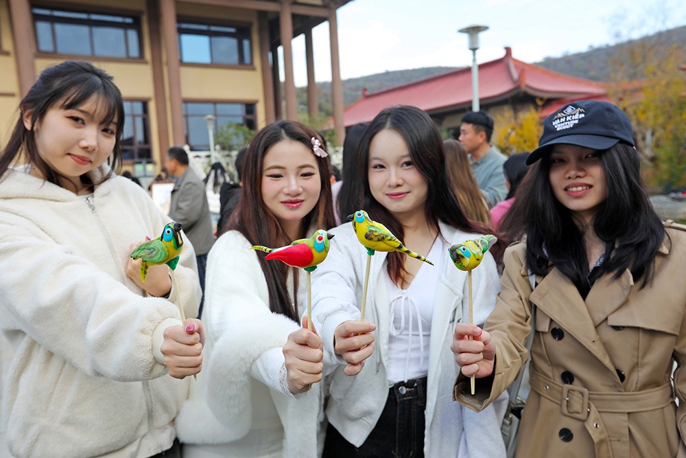 留學(xué)生學(xué)“非遺” 感受中國(guó)文化魅力