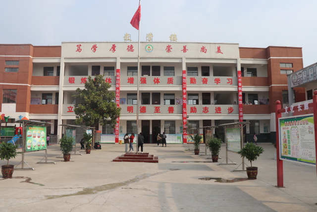 3 嶄新的教學(xué)樓。（高玉瑩  攝）.JPG