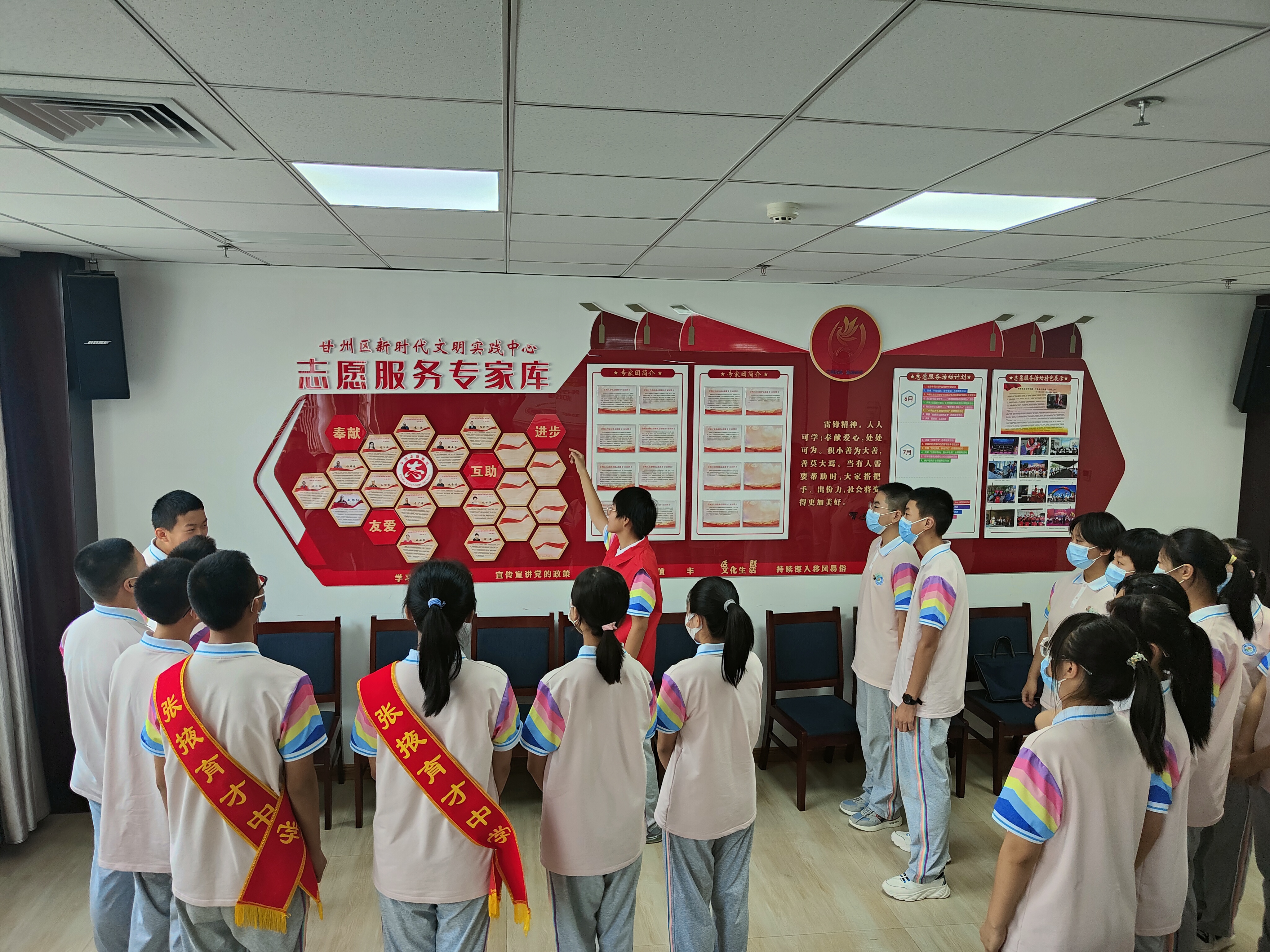 2-6）張掖育才中學于2022年9月26日在甘州區(qū)新時代文明建設(shè)實踐中心開展志愿講解服務(wù)活動.jpg