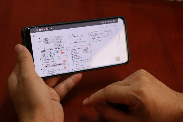 江式慷老師在手機(jī)端查看學(xué)生練習(xí)卷.png 江式慷老師在手機(jī)端查看學(xué)生練習(xí)卷.png