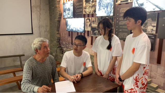 浙江工商職院調(diào)研小組與村民深入交流 學(xué)校供圖.png 浙江工商職院調(diào)研小組與村民深入交流 學(xué)校供圖.png