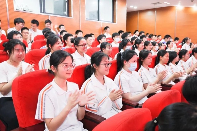 報(bào)告會現(xiàn)場。學(xué)校供圖.jpg