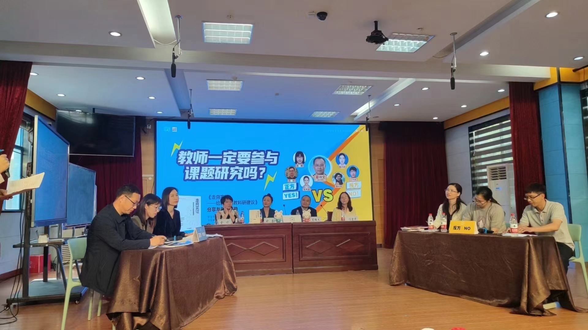”甬上云讀“之”分享與爭鳴“活動(dòng) 寧波大學(xué)園區(qū)圖書館供圖.jpg