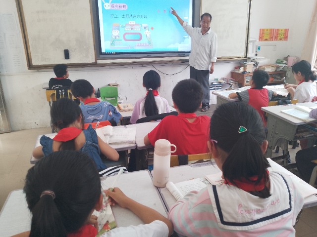 徐劍在上課.jpg 徐劍在上課.jpg