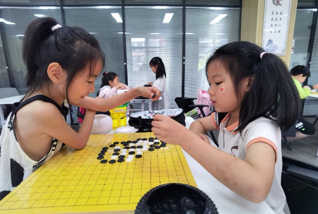 6月28日，羅塘街道關(guān)工委太平社區(qū)校外輔導(dǎo)站開展“七彩之夏”活動（拍攝者：泰州市姜堰區(qū)關(guān)工委 全玉英）.jpg