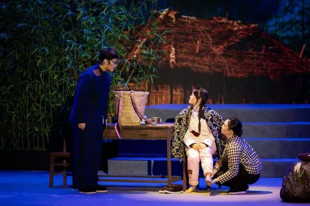 《抉擇》演出劇照 學(xué)校供圖1.jpg